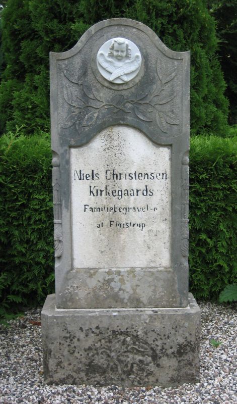 Niels Christensen Kirkegaard's familiegravsted.jpg